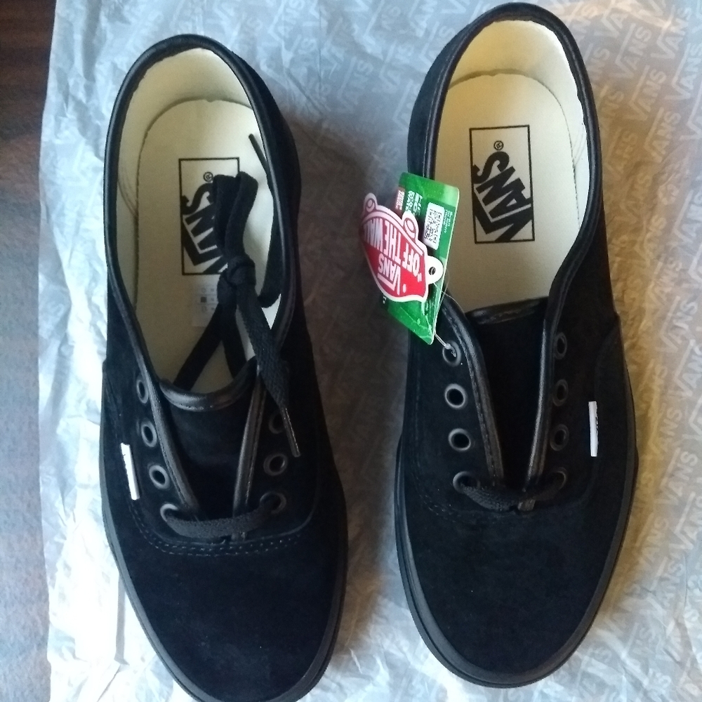 BRAND NEW IN BOX : Vans shoes